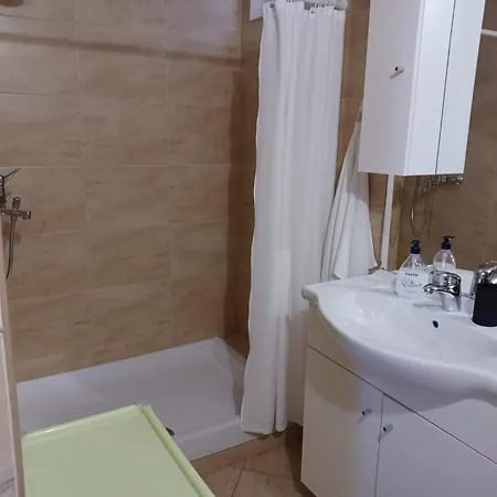 Anchor With Shared Swimming Pool Privlaka (Zadar)
